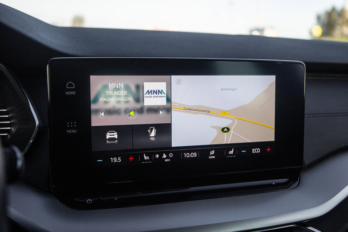 Škoda Octavia Combi 1.4 TSI iV PHEV Business Edition AIRCO / CRUISE CONTROLE / 204 PK / STOELVERWAMRING / NAVI /  CARPLAY / CAMERA