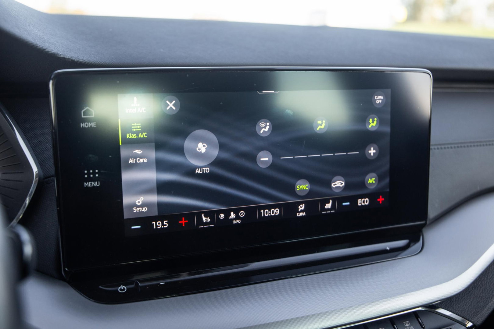 Škoda Octavia Combi 1.4 TSI iV PHEV Business Edition AIRCO / CRUISE CONTROLE / 204 PK / STOELVERWAMRING / NAVI /  CARPLAY / CAMERA
