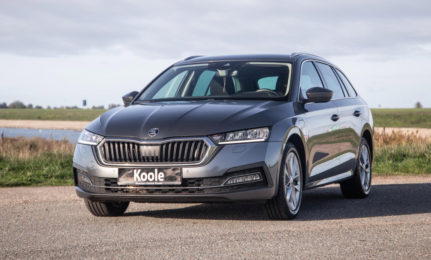 Škoda Octavia Combi 1.4 TSI iV PHEV Business Edition AIRCO / CRUISE CONTROLE / 204 PK / STOELVERWAMRING / NAVI /  CARPLAY / CAMERA