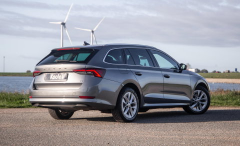 Škoda Octavia Combi 1.4 TSI iV PHEV Business Edition AIRCO / CRUISE CONTROLE / 204 PK / STOELVERWAMRING / NAVI /  CARPLAY / CAMERA