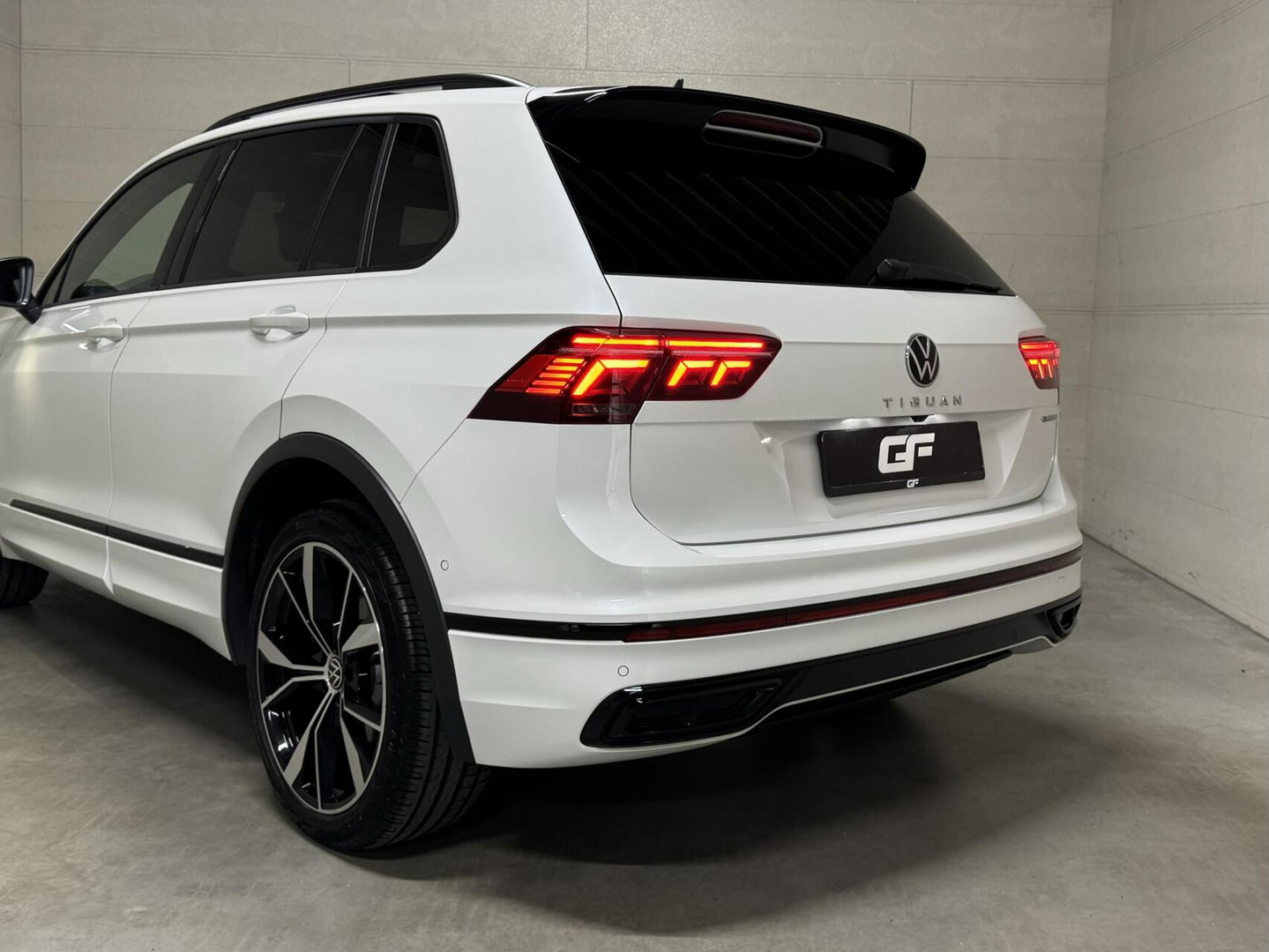 Volkswagen Tiguan 1.4 TSI eHybrid R-Line Black Style Pano HUD 360º Carplay