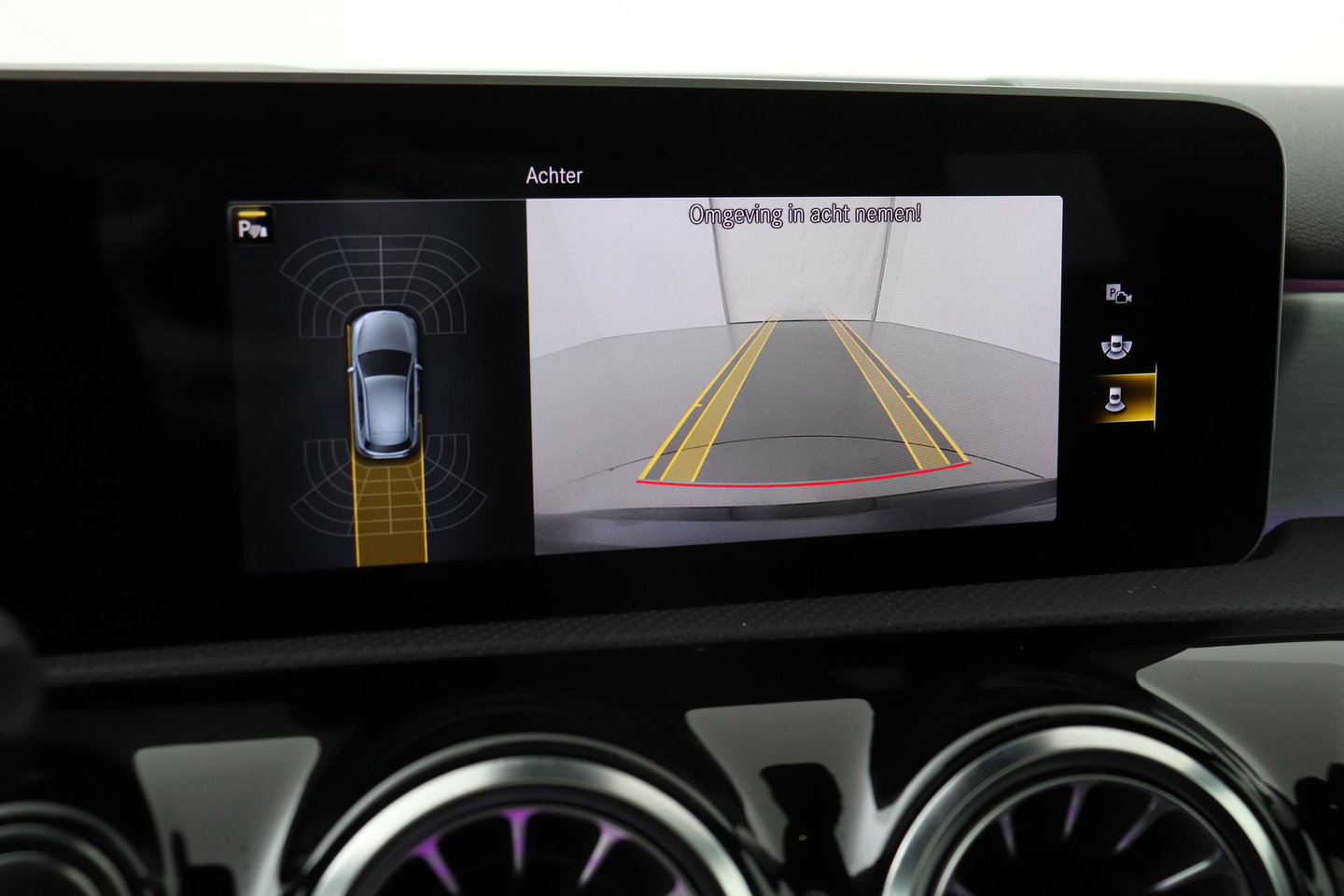 Mercedes-Benz A-Klasse 180 Business Solution AMG | Panoramadak | Nightpakket | Keyless | Memory | Camera | Stoelverwarming | 18 Inch