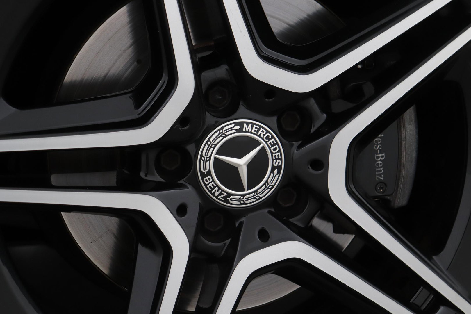 Mercedes-Benz A-Klasse 180 Business Solution AMG | Panoramadak | Nightpakket | Keyless | Memory | Camera | Stoelverwarming | 18 Inch