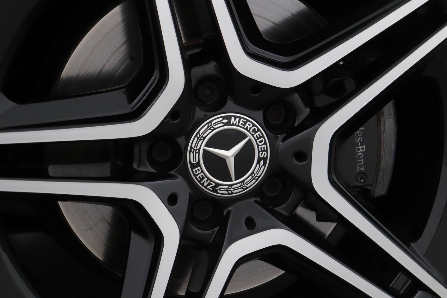 Mercedes-Benz A-Klasse 180 Business Solution AMG | Panoramadak | Nightpakket | Keyless | Memory | Camera | Stoelverwarming | 18 Inch