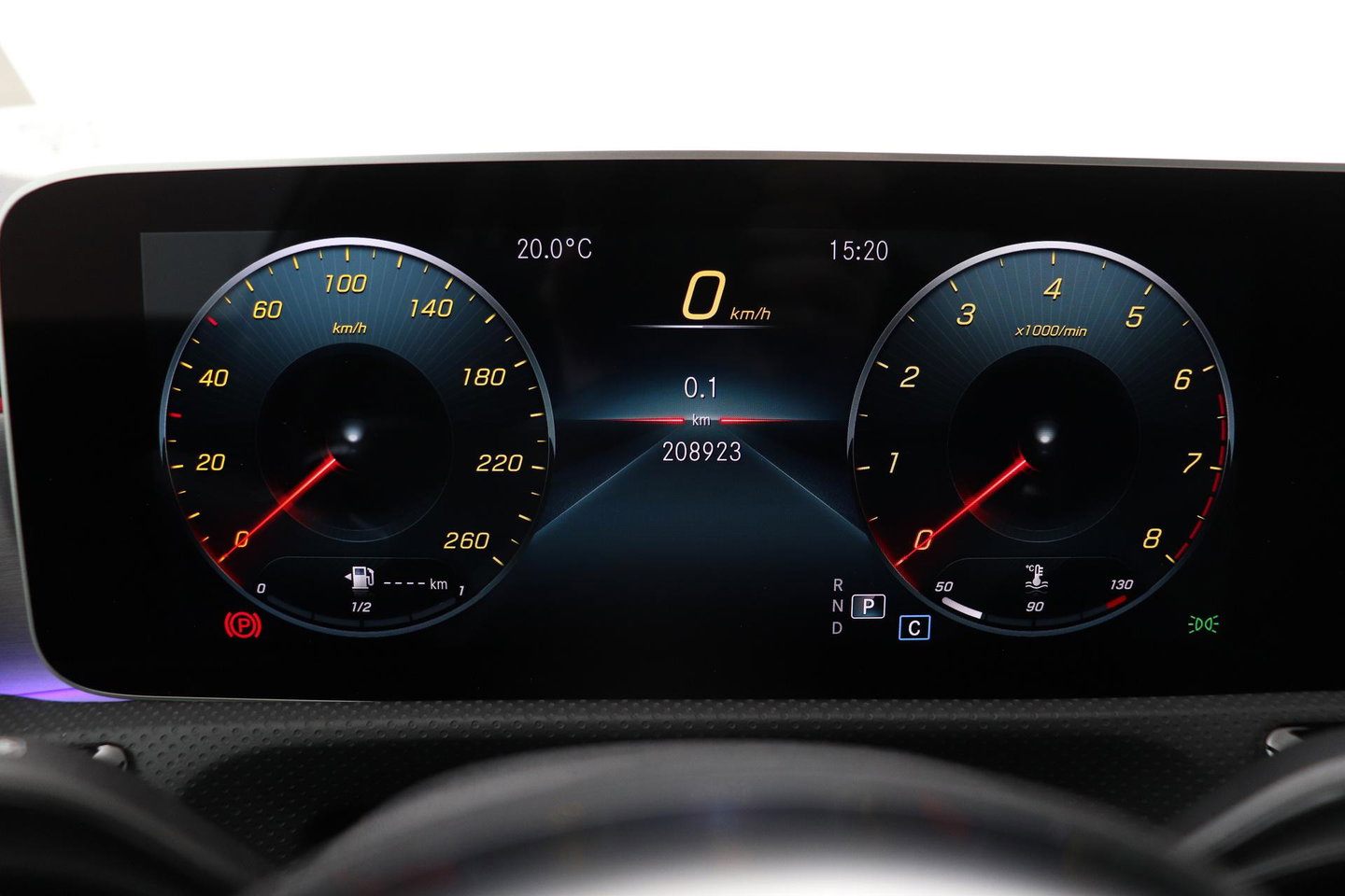 Mercedes-Benz A-Klasse 180 Business Solution AMG | Panoramadak | Nightpakket | Keyless | Memory | Camera | Stoelverwarming | 18 Inch