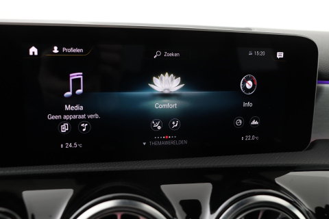 Mercedes-Benz A-Klasse 180 Business Solution AMG | Panoramadak | Nightpakket | Keyless | Memory | Camera | Stoelverwarming | 18 Inch