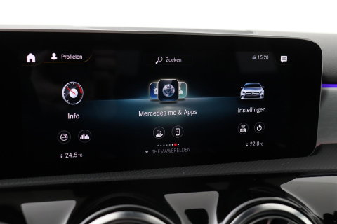 Mercedes-Benz A-Klasse 180 Business Solution AMG | Panoramadak | Nightpakket | Keyless | Memory | Camera | Stoelverwarming | 18 Inch