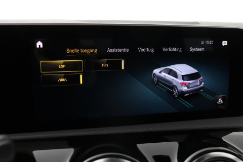 Mercedes-Benz A-Klasse 180 Business Solution AMG | Panoramadak | Nightpakket | Keyless | Memory | Camera | Stoelverwarming | 18 Inch