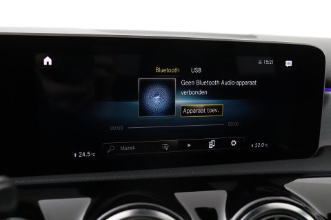 Mercedes-Benz A-Klasse 180 Business Solution AMG | Panoramadak | Nightpakket | Keyless | Memory | Camera | Stoelverwarming | 18 Inch