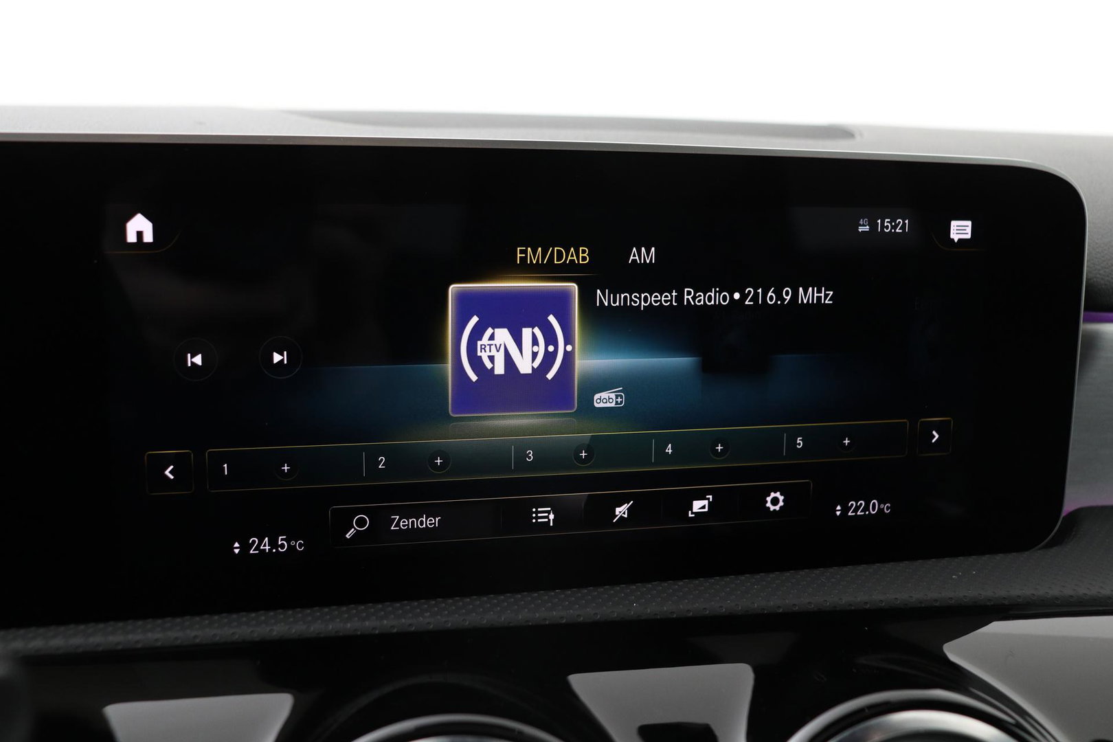Mercedes-Benz A-Klasse 180 Business Solution AMG | Panoramadak | Nightpakket | Keyless | Memory | Camera | Stoelverwarming | 18 Inch