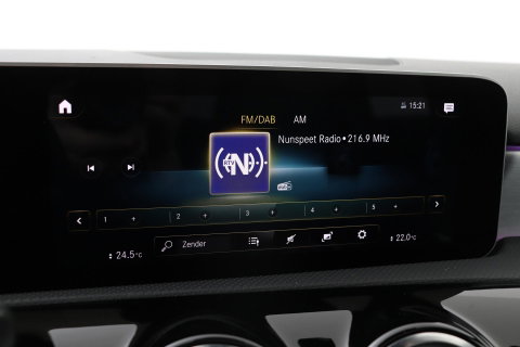 Mercedes-Benz A-Klasse 180 Business Solution AMG | Panoramadak | Nightpakket | Keyless | Memory | Camera | Stoelverwarming | 18 Inch