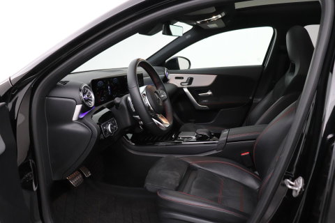 Mercedes-Benz A-Klasse 180 Business Solution AMG | Panoramadak | Nightpakket | Keyless | Memory | Camera | Stoelverwarming | 18 Inch