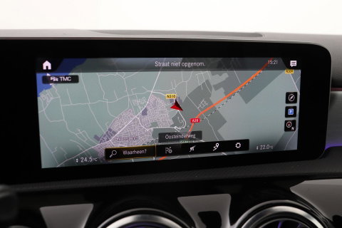 Mercedes-Benz A-Klasse 180 Business Solution AMG | Panoramadak | Nightpakket | Keyless | Memory | Camera | Stoelverwarming | 18 Inch