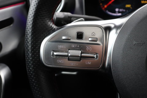 Mercedes-Benz A-Klasse 180 Business Solution AMG | Panoramadak | Nightpakket | Keyless | Memory | Camera | Stoelverwarming | 18 Inch