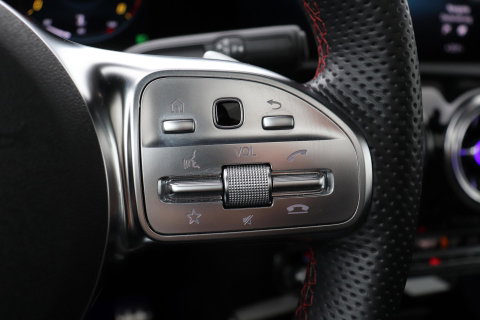 Mercedes-Benz A-Klasse 180 Business Solution AMG | Panoramadak | Nightpakket | Keyless | Memory | Camera | Stoelverwarming | 18 Inch