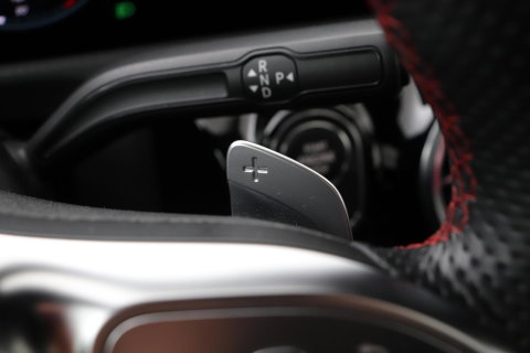 Mercedes-Benz A-Klasse 180 Business Solution AMG | Panoramadak | Nightpakket | Keyless | Memory | Camera | Stoelverwarming | 18 Inch