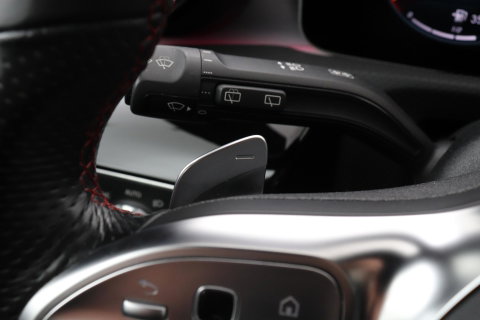 Mercedes-Benz A-Klasse 180 Business Solution AMG | Panoramadak | Nightpakket | Keyless | Memory | Camera | Stoelverwarming | 18 Inch