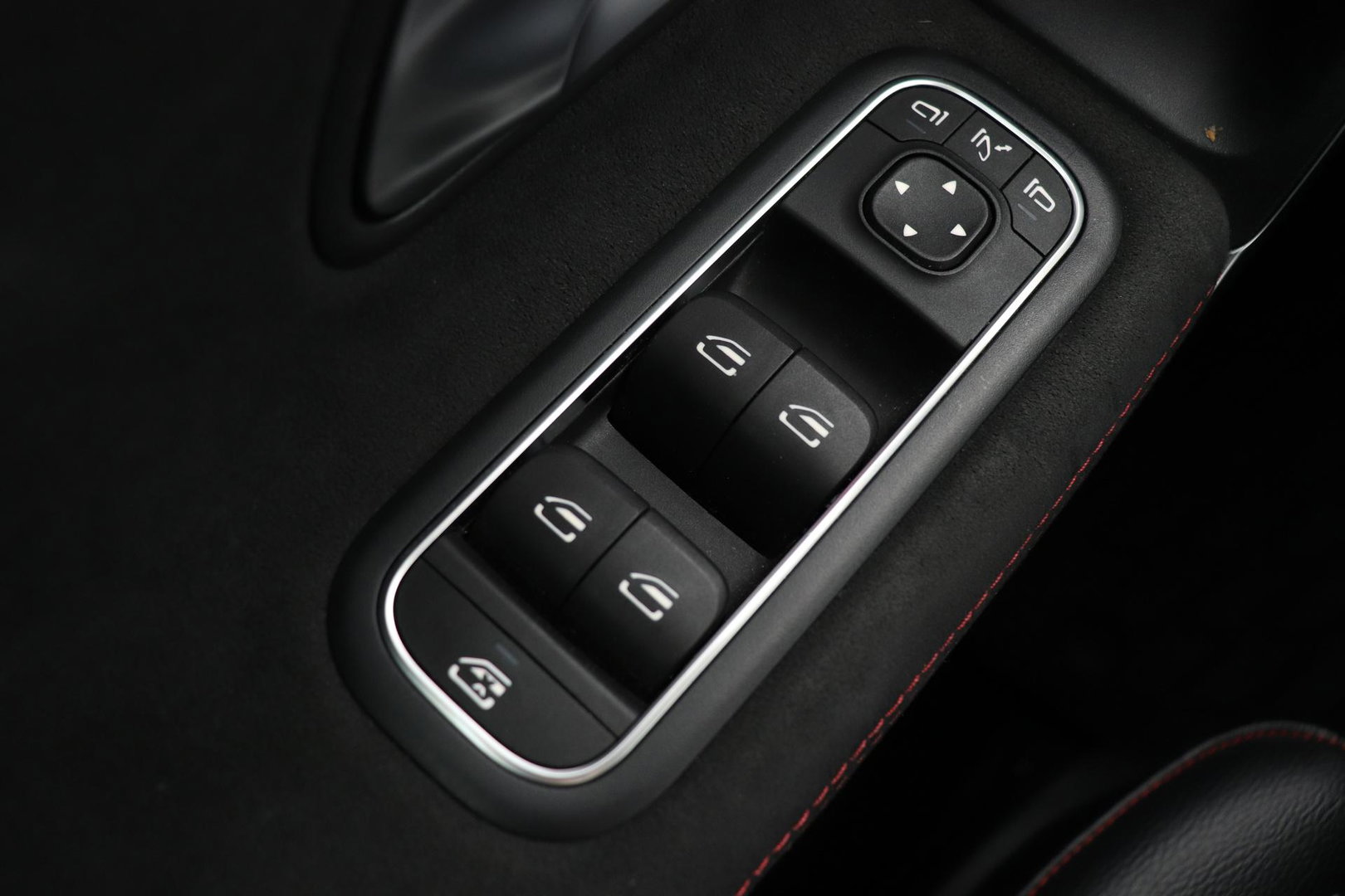 Mercedes-Benz A-Klasse 180 Business Solution AMG | Panoramadak | Nightpakket | Keyless | Memory | Camera | Stoelverwarming | 18 Inch