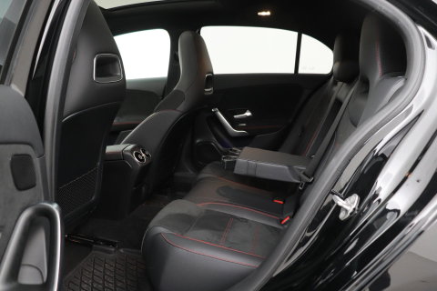 Mercedes-Benz A-Klasse 180 Business Solution AMG | Panoramadak | Nightpakket | Keyless | Memory | Camera | Stoelverwarming | 18 Inch