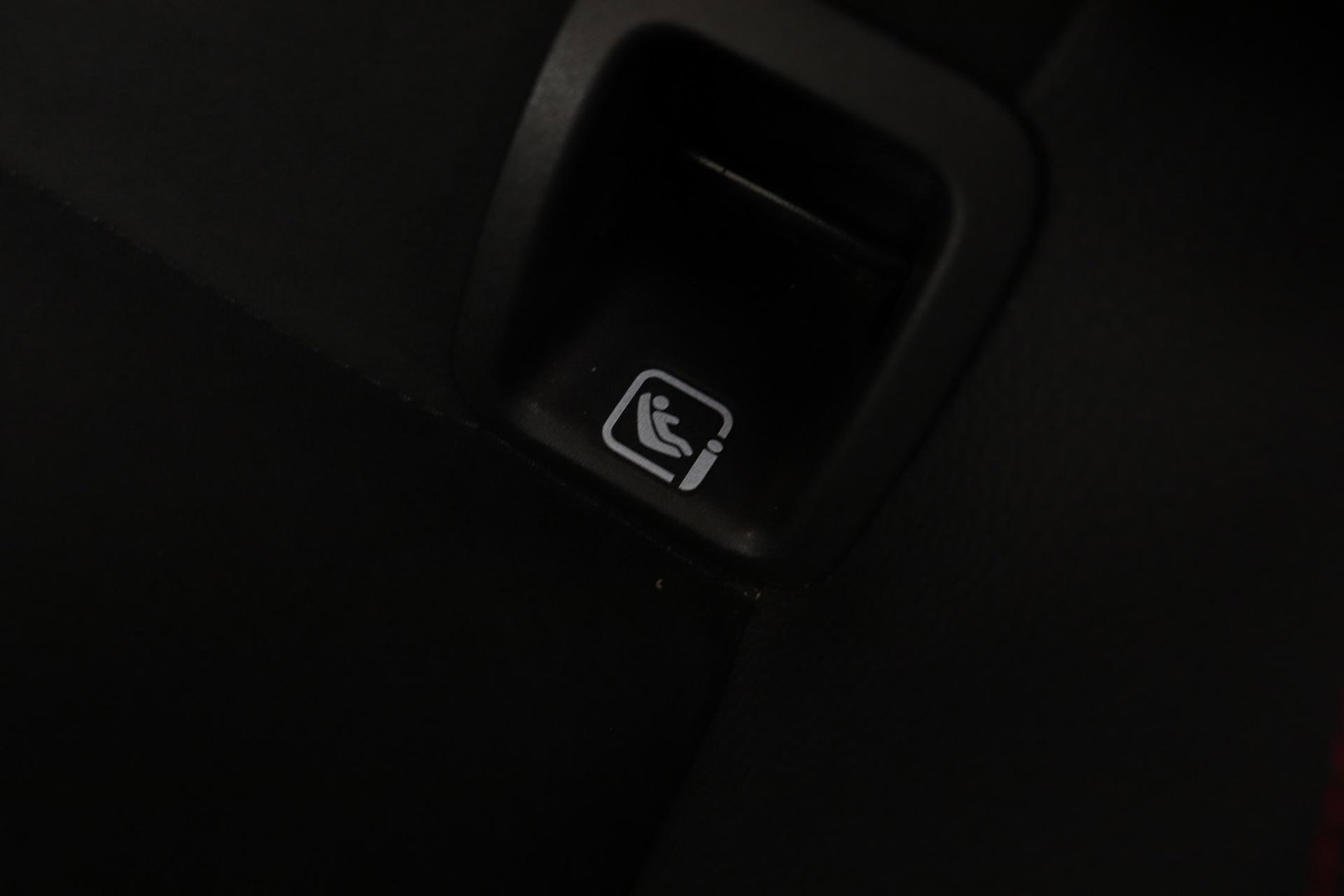 Mercedes-Benz A-Klasse 180 Business Solution AMG | Panoramadak | Nightpakket | Keyless | Memory | Camera | Stoelverwarming | 18 Inch