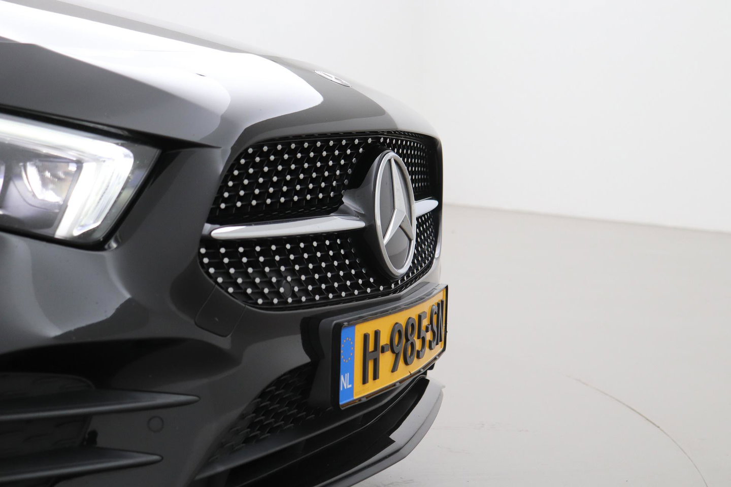 Mercedes-Benz A-Klasse 180 Business Solution AMG | Panoramadak | Nightpakket | Keyless | Memory | Camera | Stoelverwarming | 18 Inch