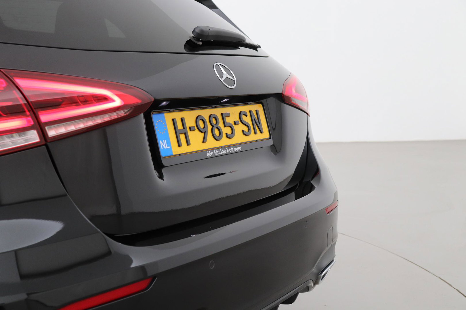 Mercedes-Benz A-Klasse 180 Business Solution AMG | Panoramadak | Nightpakket | Keyless | Memory | Camera | Stoelverwarming | 18 Inch