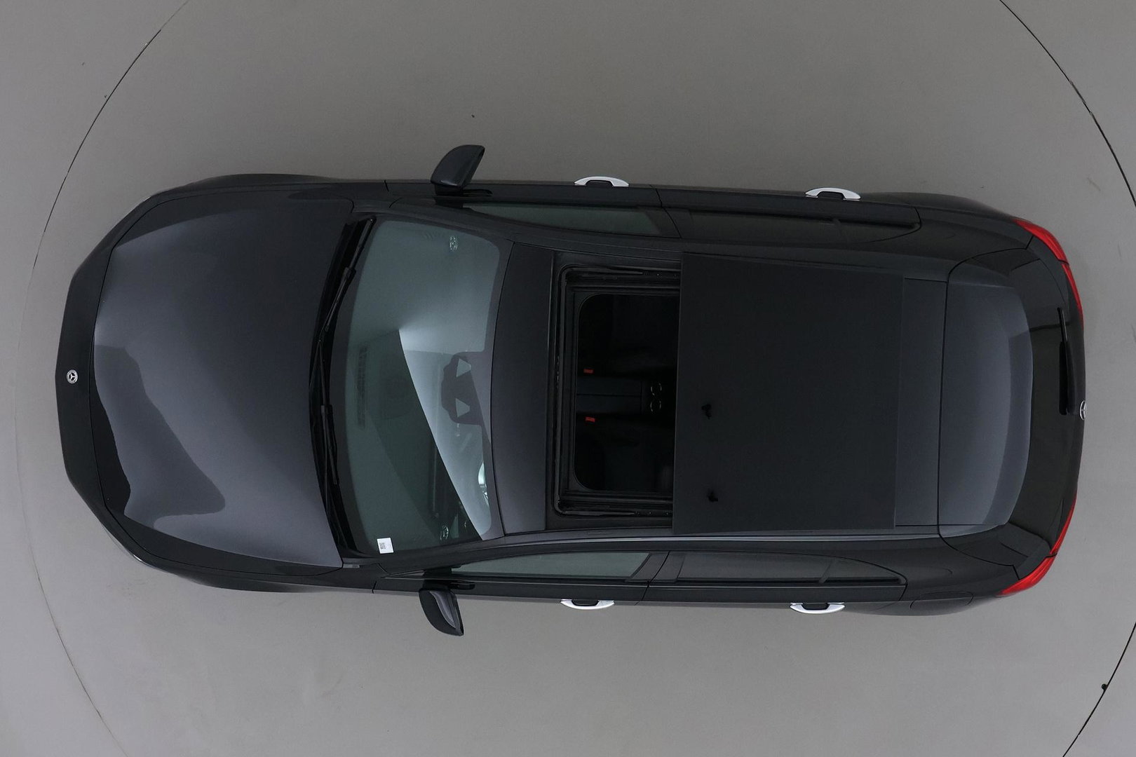Mercedes-Benz A-Klasse 180 Business Solution AMG | Panoramadak | Nightpakket | Keyless | Memory | Camera | Stoelverwarming | 18 Inch