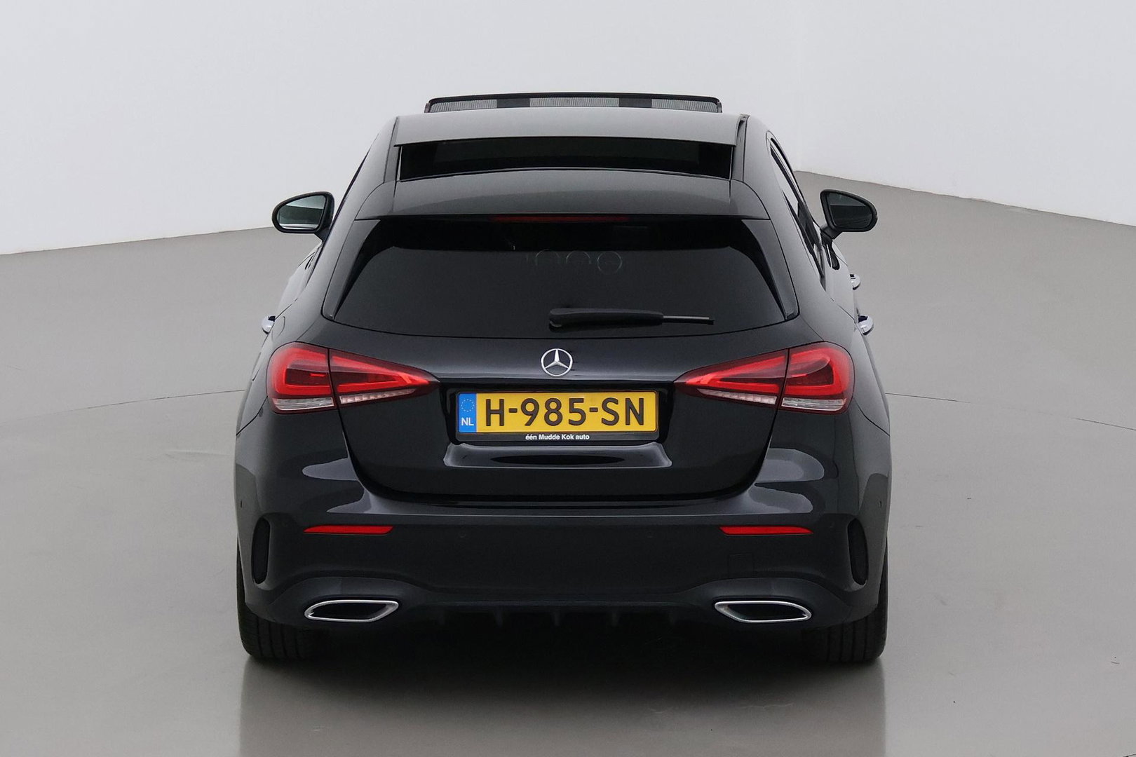 Mercedes-Benz A-Klasse 180 Business Solution AMG | Panoramadak | Nightpakket | Keyless | Memory | Camera | Stoelverwarming | 18 Inch