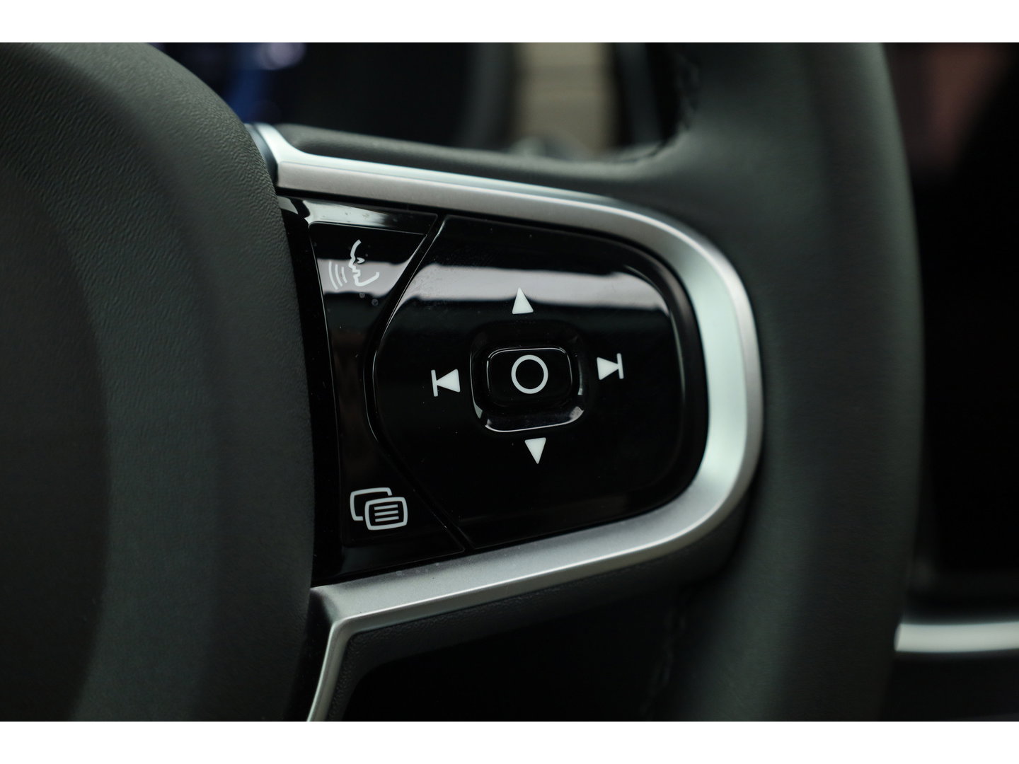 Volvo XC90 2.0 T8 Plus Dark | Luchtvering |  Pano-dak | B&W Audio | Trekhaak | 360 camera |