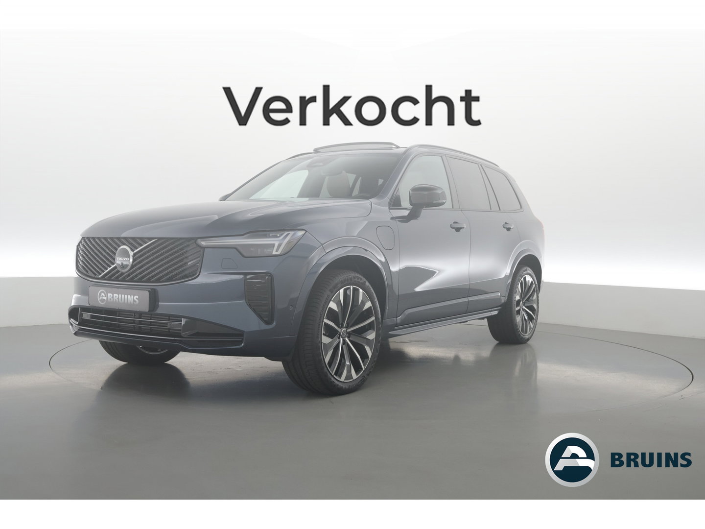 Volvo XC90 2.0 T8 Plus Dark | Luchtvering |  Pano-dak | B&W Audio | Trekhaak | 360 camera |