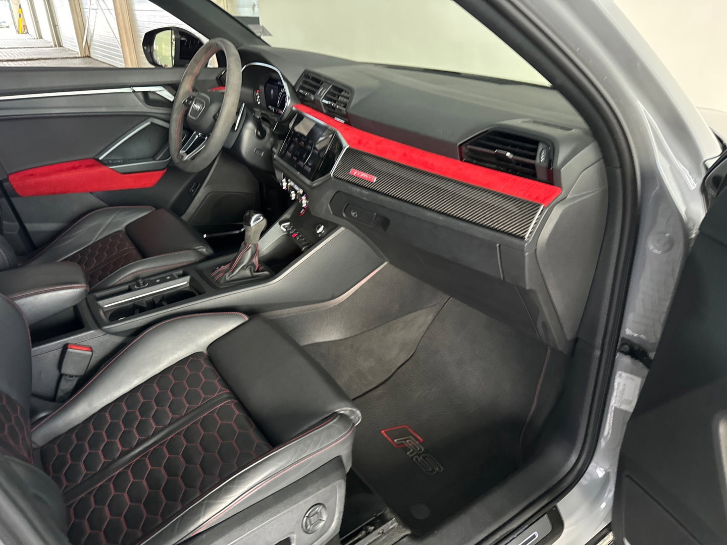 Audi RSQ3 Sportback 2.5 TFSI Pano|B&O|Keyless|Carbon|Sfeer|ACC