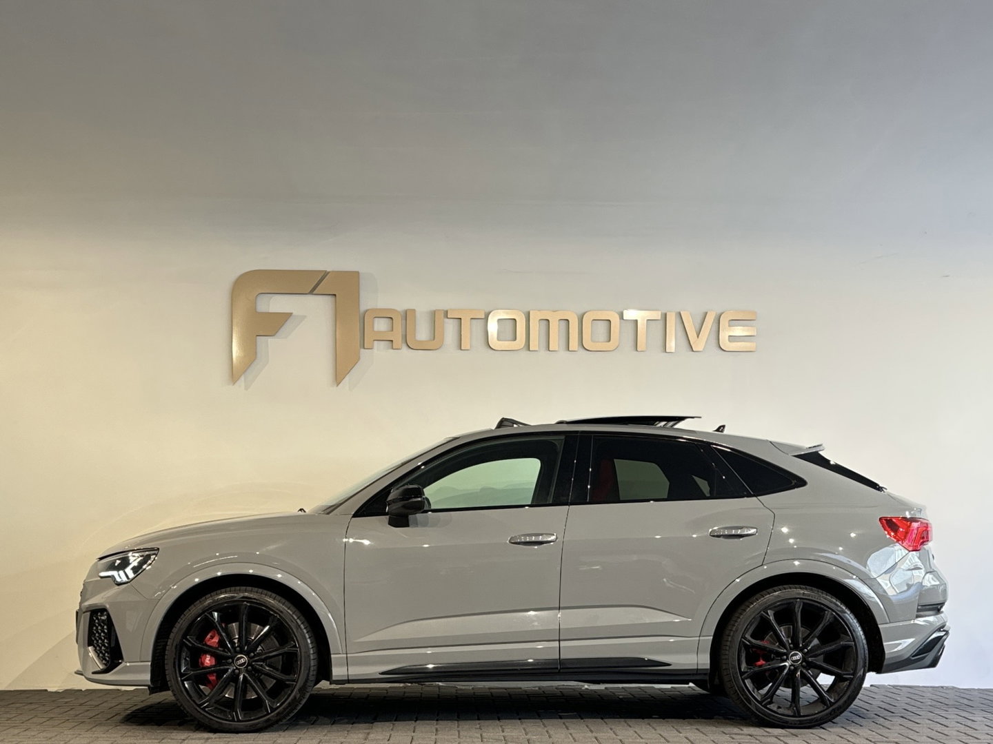 Audi RSQ3 Sportback 2.5 TFSI Pano|B&O|Keyless|Carbon|Sfeer|ACC