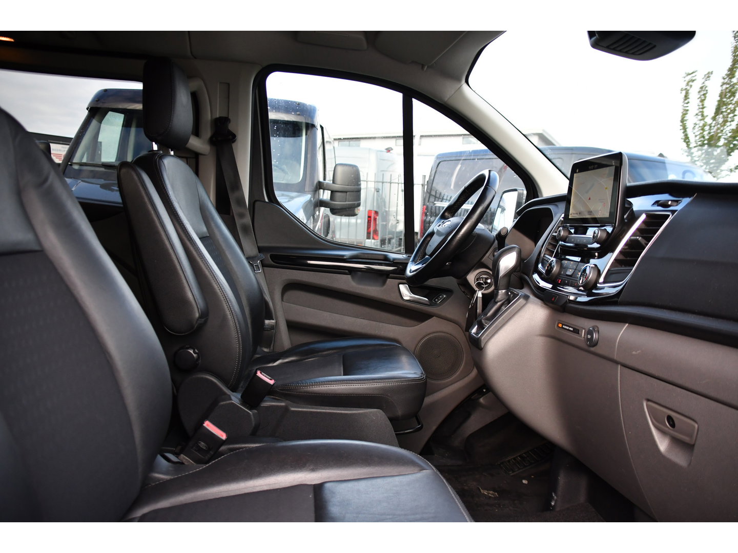 Ford Transit Custom 290 2.0 TDCI L1H1 Sport DC Cruise, Camera, Carplay, Leder, LED, 170pk, 2 x Schuifdeur, Automaat, Stoelverwarming, Uniek!