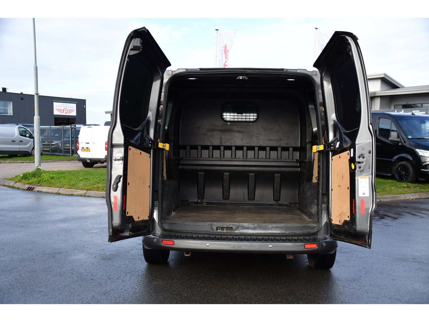 Ford Transit Custom 290 2.0 TDCI L1H1 Sport DC Cruise, Camera, Carplay, Leder, LED, 170pk, 2 x Schuifdeur, Automaat, Stoelverwarming, Uniek!