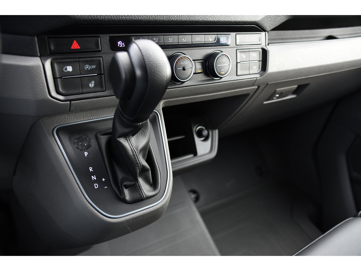 Volkswagen Crafter 35 2.0 TDI L3H3 4Motion PB Edition FULL Options! Adaptieve Cruise, Camera, LED, Carplay, 177pk, Automaat, Clima, 4x4, Stoelverwarming, Uniek!