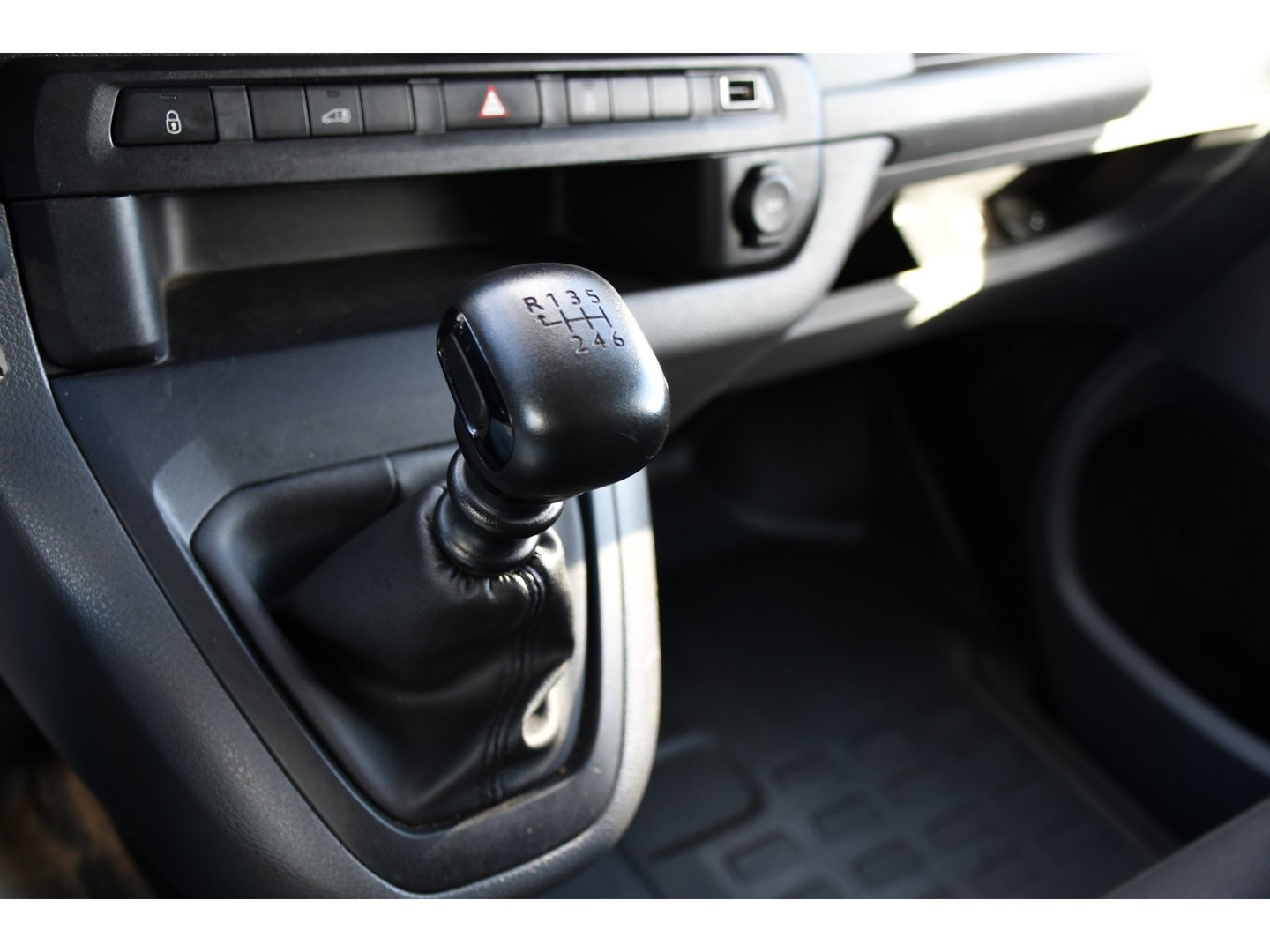 Citroën Jumpy 2.0 BlueHDI 120 L2 PB Edition Camera, Cruise, Clima, 120pk, Mulitmedia, Airco, Trekhaak, Uniek!