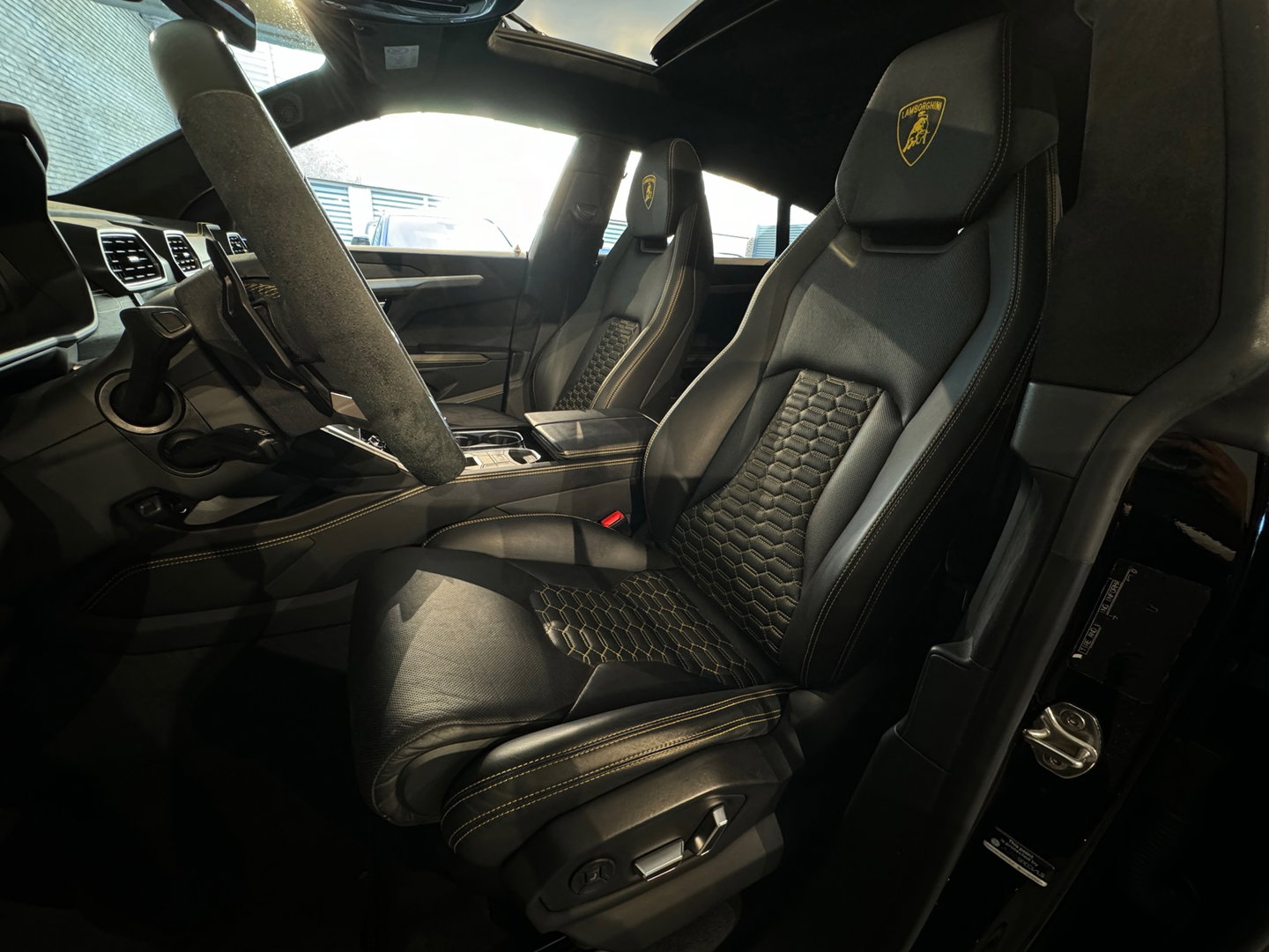Lamborghini Urus 4.0 V8 Pano|Ceramic|Carbon|B&O 3D|Massage|Blindspot|Keyless