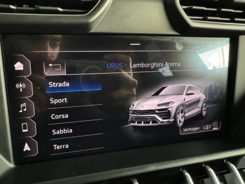 Lamborghini Urus 4.0 V8 Pano|Ceramic|Carbon|B&O 3D|Massage|Blindspot|Keyless