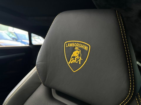 Lamborghini Urus 4.0 V8 Pano|Ceramic|Carbon|B&O 3D|Massage|Blindspot|Keyless