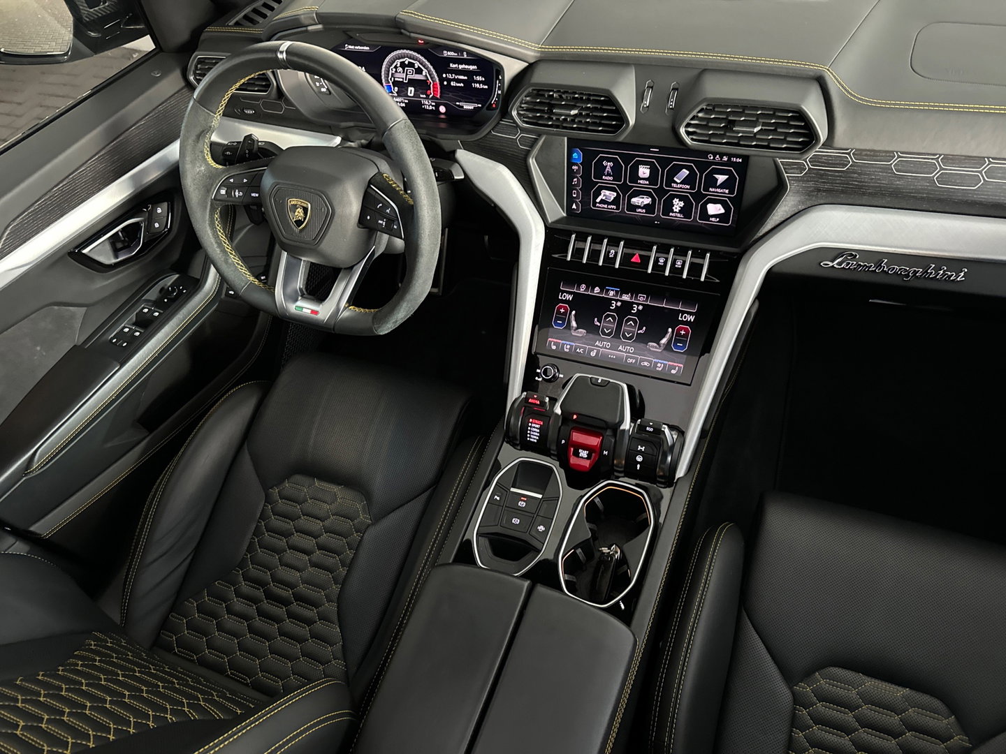 Lamborghini Urus 4.0 V8 Pano|Ceramic|Carbon|B&O 3D|Massage|Blindspot|Keyless