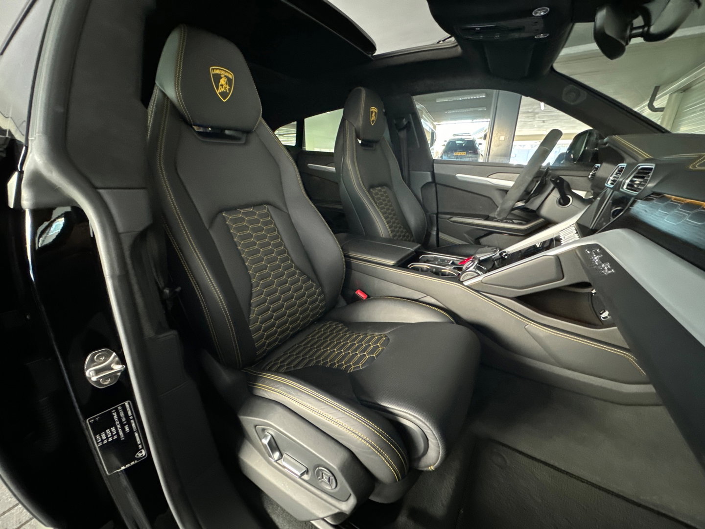 Lamborghini Urus 4.0 V8 Pano|Ceramic|Carbon|B&O 3D|Massage|Blindspot|Keyless