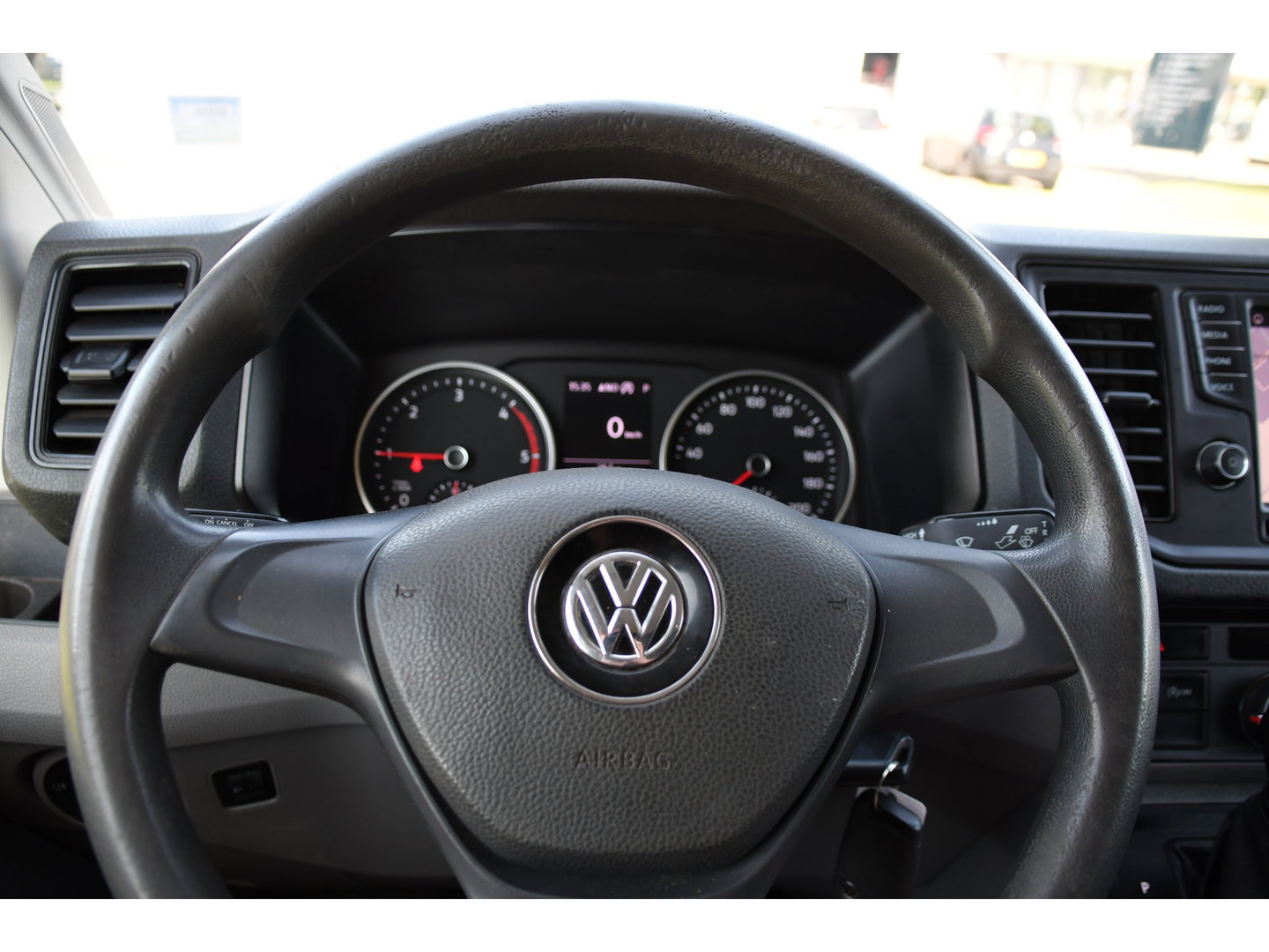 Volkswagen Crafter 35 2.0 TDI L3H3 Black Edition Camera, Cruise, Carplay, Automaat, Trekhaak, 177pk, Airco, Multimedia, Uniek!