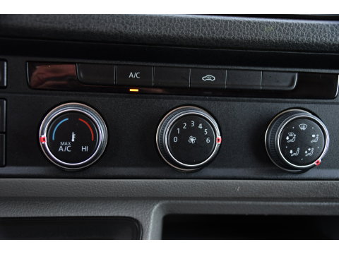 Volkswagen Crafter 35 2.0 TDI L3H3 Black Edition Camera, Cruise, Carplay, Automaat, Trekhaak, 177pk, Airco, Multimedia, Uniek!