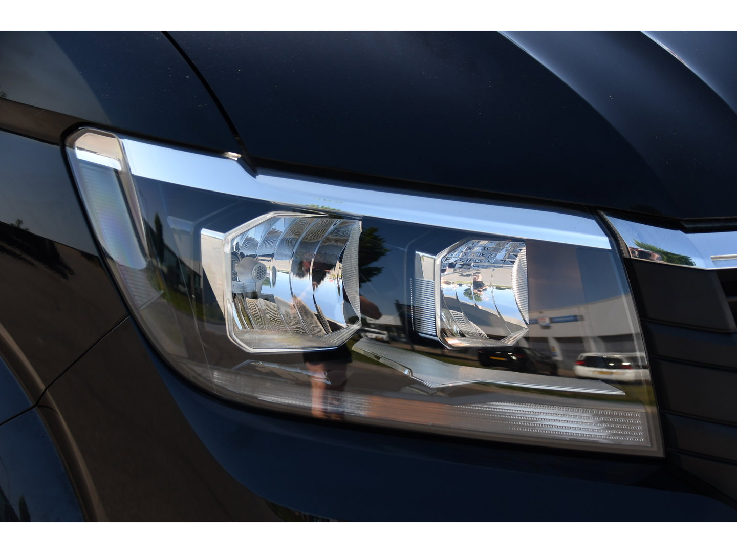 Volkswagen Crafter 35 2.0 TDI L3H3 Black Edition Camera, Cruise, Carplay, Automaat, Trekhaak, 177pk, Airco, Multimedia, Uniek!