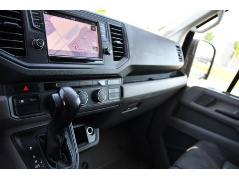 Volkswagen Crafter 35 2.0 TDI L3H3 Black Edition Camera, Cruise, Carplay, Automaat, Trekhaak, 177pk, Airco, Multimedia, Uniek!