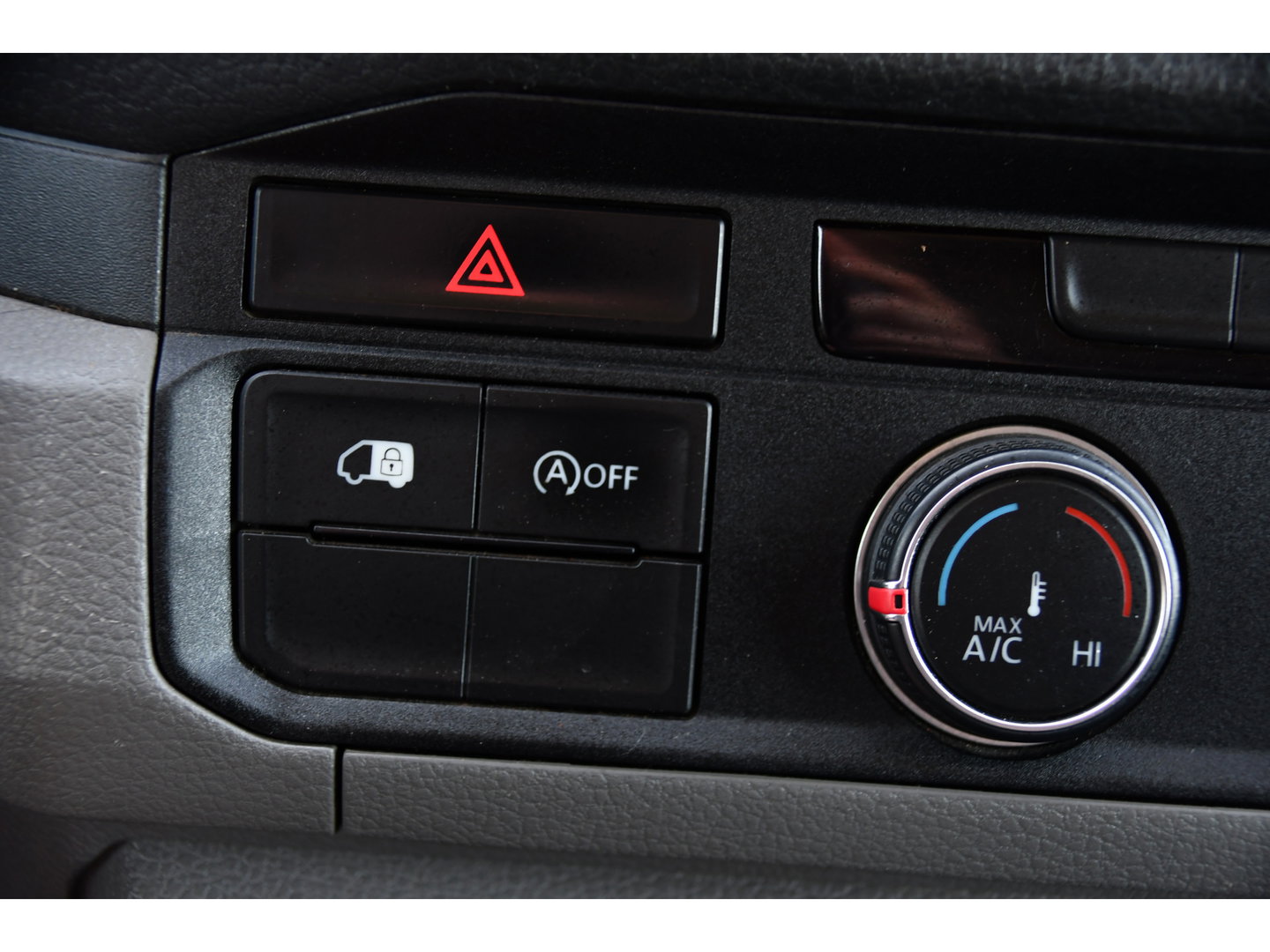 Volkswagen Crafter 35 2.0 TDI L3H3 Black Edition Camera, Cruise, Carplay, Automaat, Trekhaak, 177pk, Airco, Multimedia, Uniek!