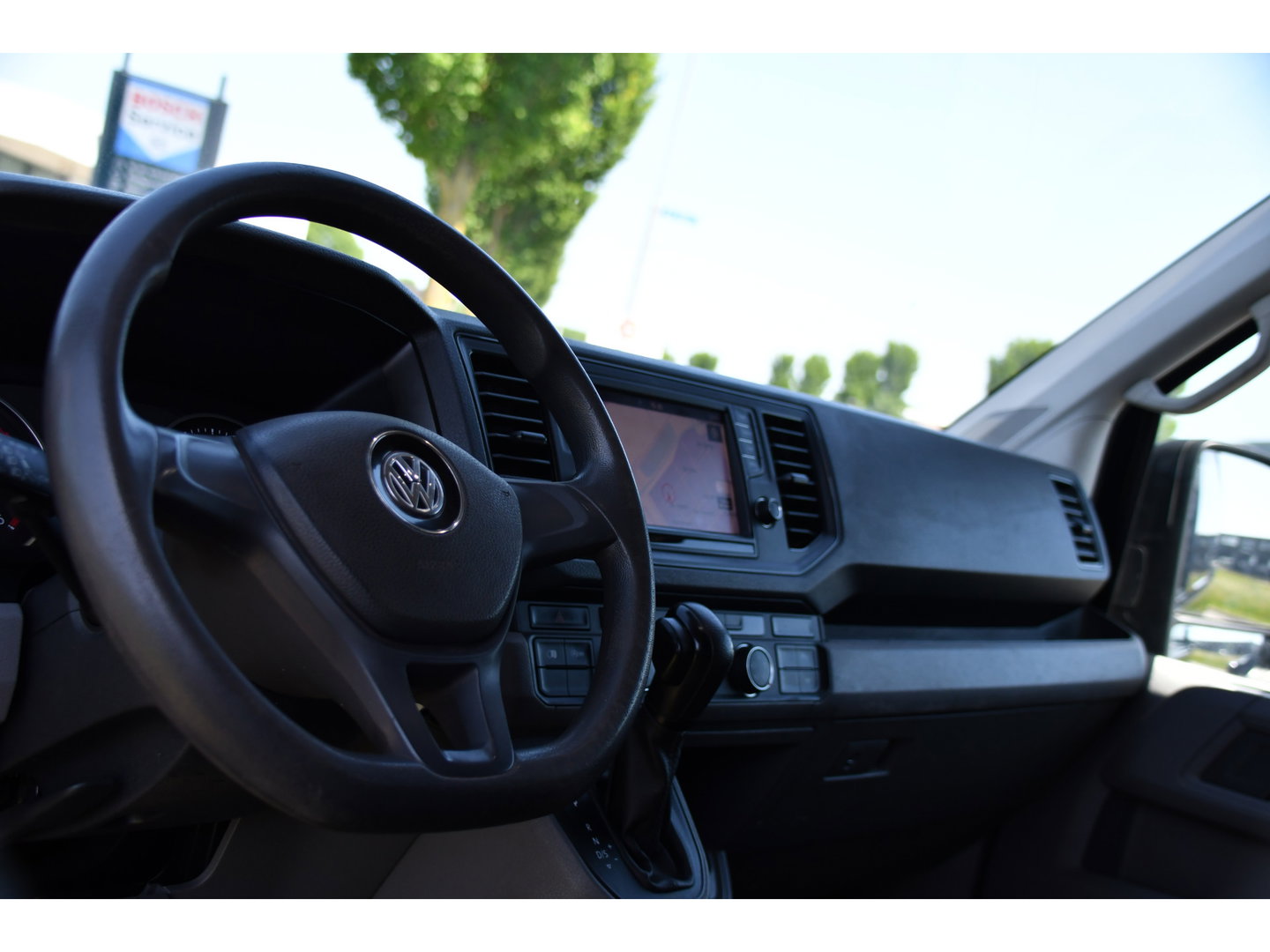 Volkswagen Crafter 35 2.0 TDI L3H3 Black Edition Camera, Cruise, Carplay, Automaat, Trekhaak, 177pk, Airco, Multimedia, Uniek!