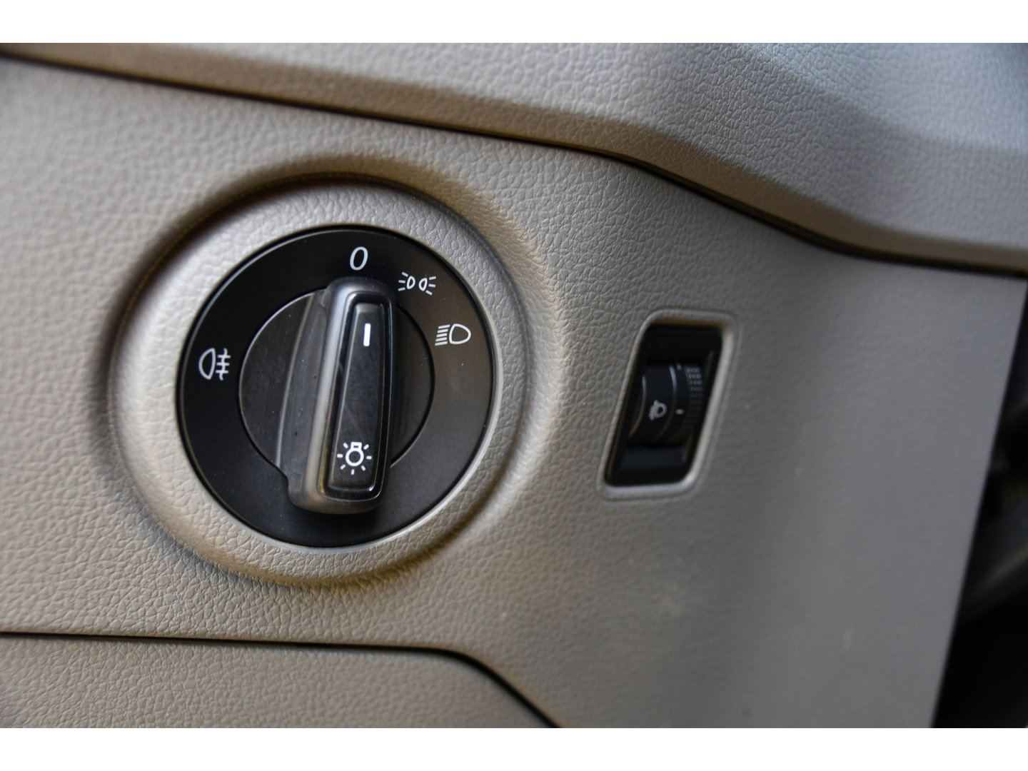 Volkswagen Crafter 35 2.0 TDI L3H3 Black Edition Camera, Cruise, Carplay, Automaat, Trekhaak, 177pk, Airco, Multimedia, Uniek!