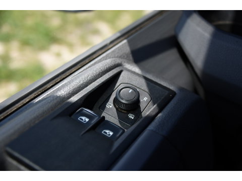 Volkswagen Crafter 35 2.0 TDI L3H3 Black Edition Camera, Cruise, Carplay, Automaat, Trekhaak, 177pk, Airco, Multimedia, Uniek!
