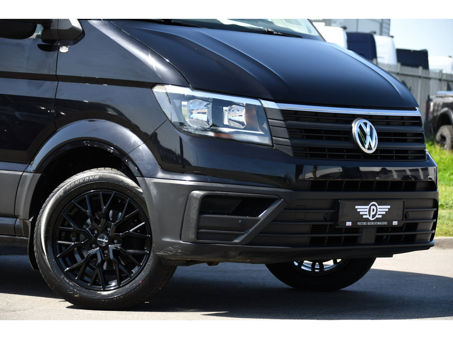 Volkswagen Crafter 35 2.0 TDI L3H3 Black Edition Camera, Cruise, Carplay, Automaat, Trekhaak, 177pk, Airco, Multimedia, Uniek!